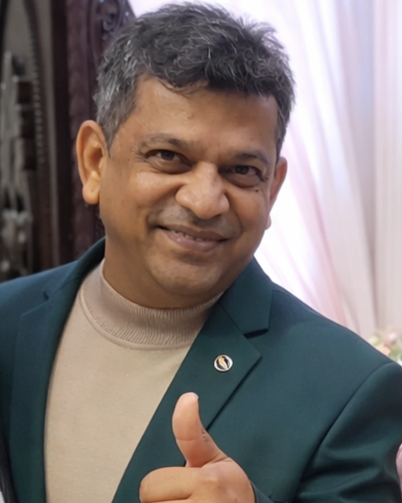  Master Yoga Teacher Trainer Kishore Motilal